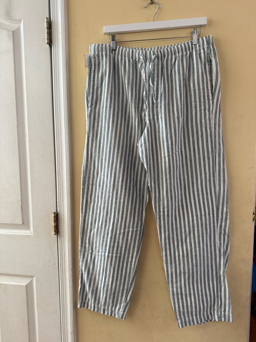 GAP Striped Flannel PJ Bottoms in White and Green, size L